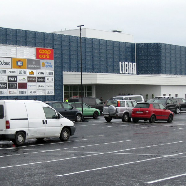 Libra-Kjøpesenter---Fasade-mot-parkeringsplass